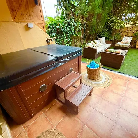 Private Garden Jacuzzi & Relax In Calahonda דירה