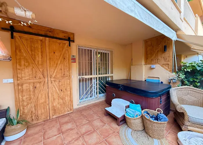 Residencial Bajo Con Jardin Y Jacuzzi Privado Calahonda Royale شقة