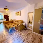 Luxurious, Exclusive 2 Bedrooms Apt With Private Garden And Jacuzzi Spa