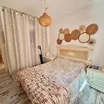 Luxurious, Exclusive 2 Bedrooms Apt With Private Garden And Jacuzzi Spa *