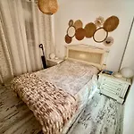 Luxurious, Exclusive 2 Bedrooms Apt With Private Garden And Jacuzzi Spa Appartamento