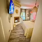 Luxurious, Exclusive 2 Bedrooms Apt With Private Garden And Jacuzzi Spa Appartamento