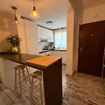 Luxurious, Exclusive 2 Bedrooms Apt With Private Garden And Jacuzzi Spa Appartamento