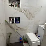 Luxurious, Exclusive 2 Bedrooms Apt With Private Garden And Jacuzzi Spa