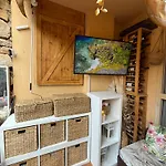 Appartamento Luxurious, Exclusive 2 Bedrooms Apt With Private Garden And Jacuzzi Spa *